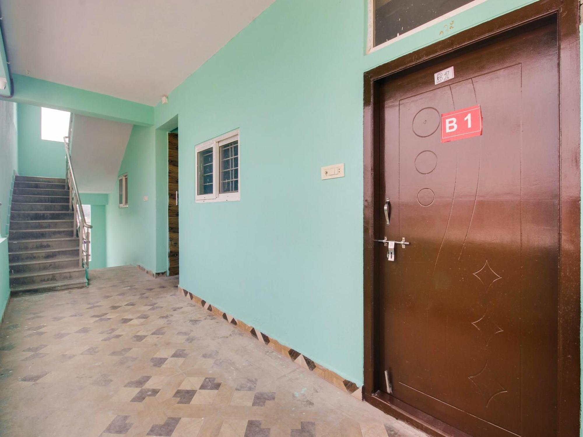 Hotel O R.J.International Pedda Ambarpet Exterior photo